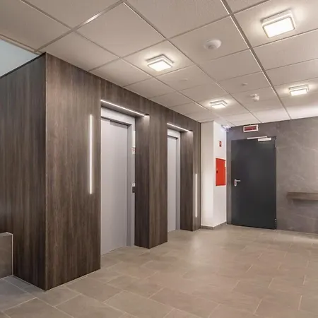 Apartment Brand New With Garage *