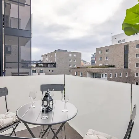 New With Balcony Lägenhet